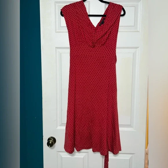 strapless open back dress Shop Banana Republic Clothing and Tops at SilkRoll. Trade with us! main image 0